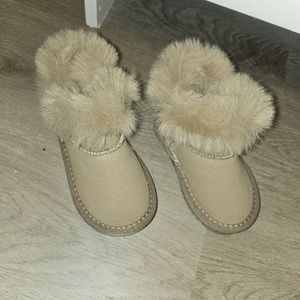 Winter toddler tan boots & winter hat